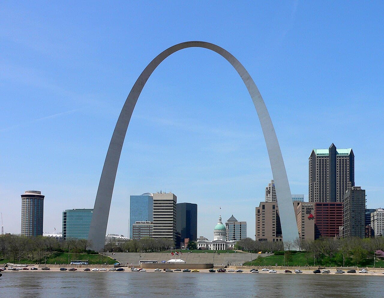 Riverboats at the Gateway Arch